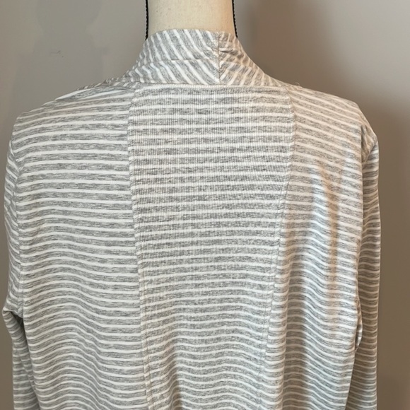NWT Chico’s Zenergy Stripe Rib Mix Cardigan SZ L Heather Gray Soft and Stretchy - Picture 9 of 13